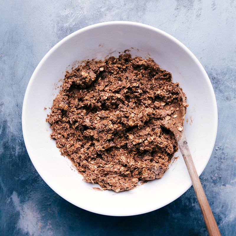 Perfectly prepared dough for healthy no bake chocolate energy bites, awaiting being rolled.