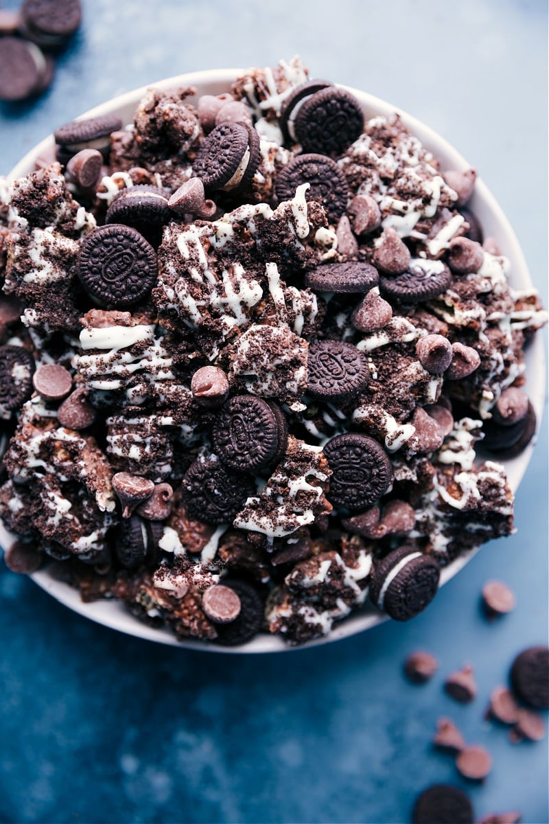 Overhead image of Cookies and Cream Muddy Buddies