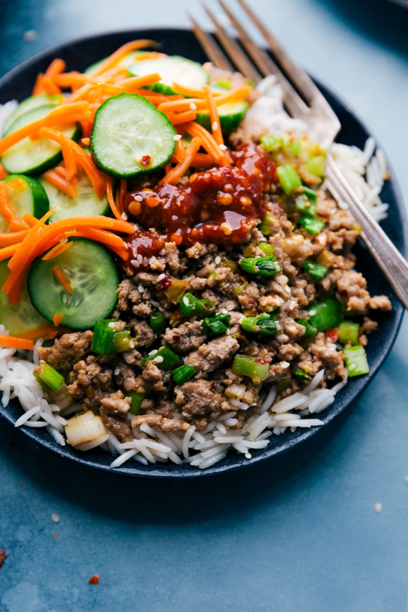 Up close overhead image of the Korean ground turkey bowls