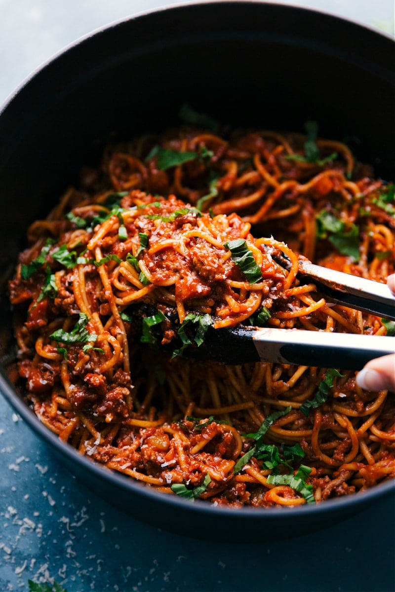 One Pot Spaghetti (NO Veggie Chopping!) - Chelsea's Messy Apron