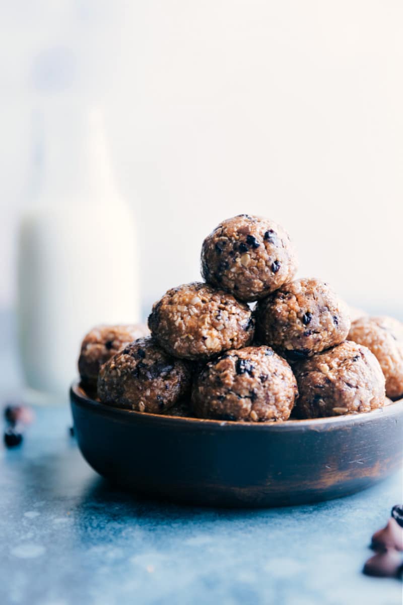 Image of the blueberry energy bites