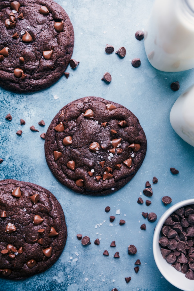 Overhead image of the Bakery Style Chocolate Cookies