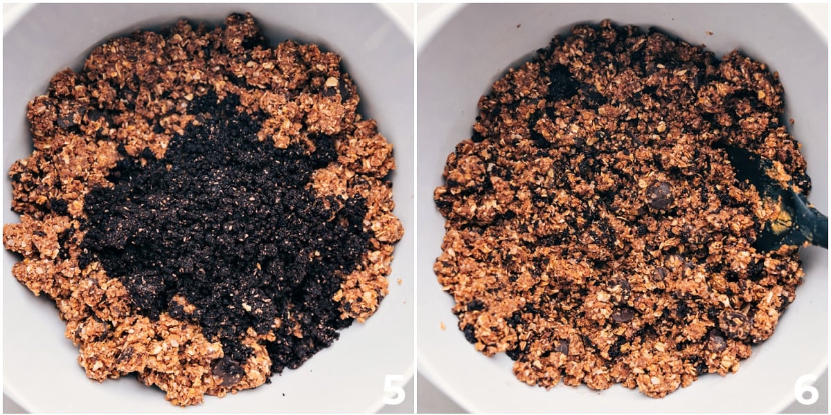 „Oreo“ trupinių dalis sumaišoma į pagrindinius šių sausainių ir kremo energijos kąsnelių ingredientus.