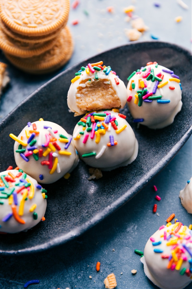 Image of the Golden Oreo Truffles ready to be enjoyed