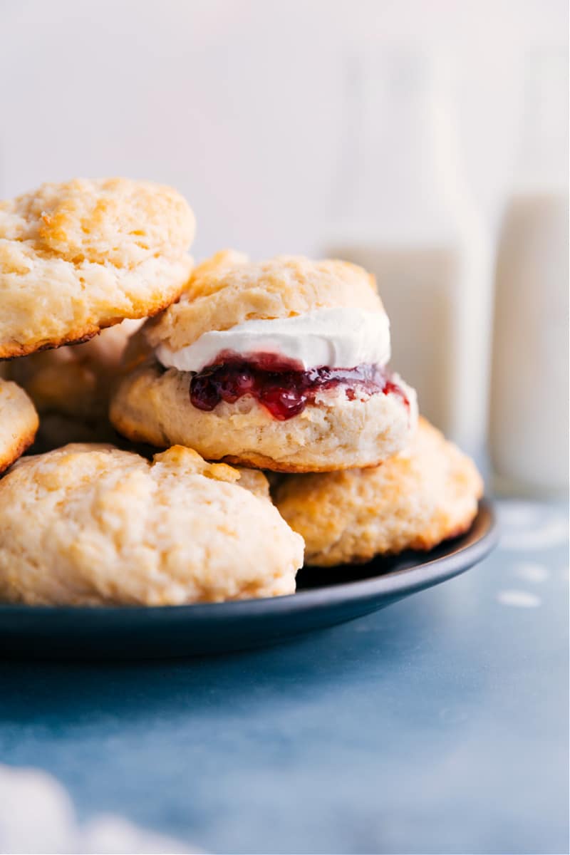 Image of the biscuits on a plate with filling