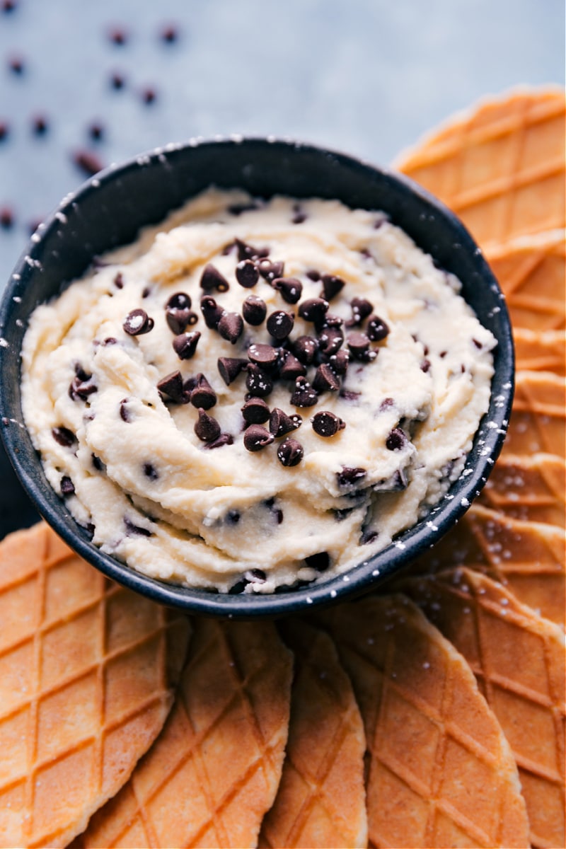 Cannoli Dip with cookies on the side