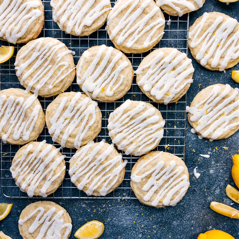 Overhead image of the cookies on a cooling rack