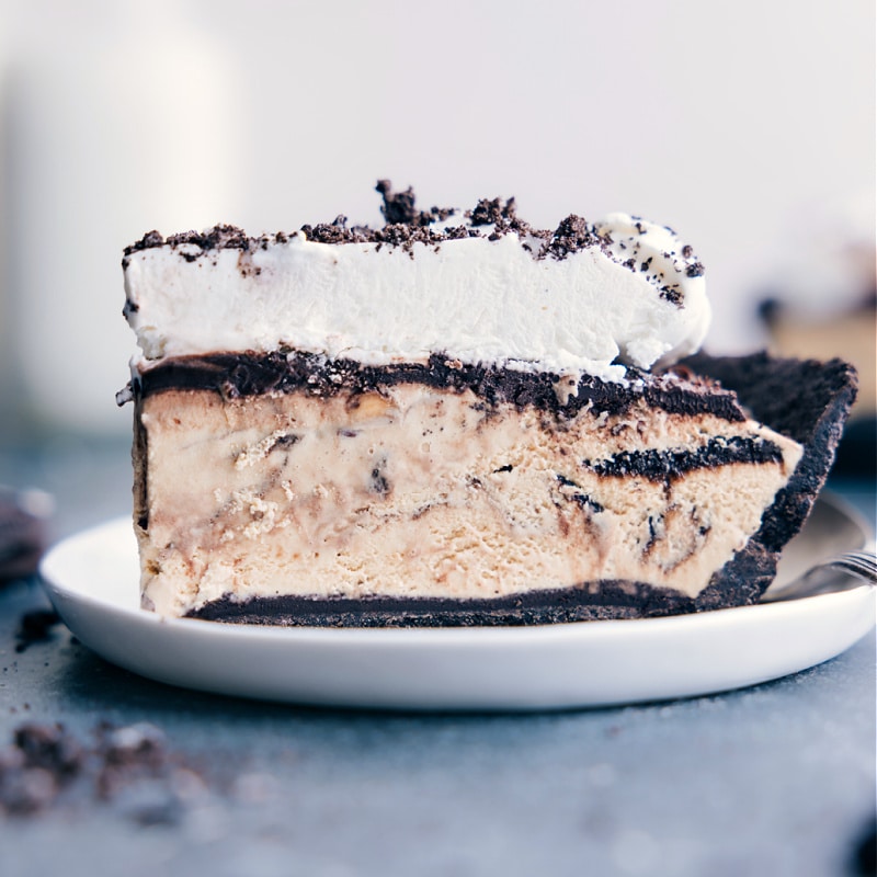 Up-close image of a slice of Mississippi Mud Pie on a plate