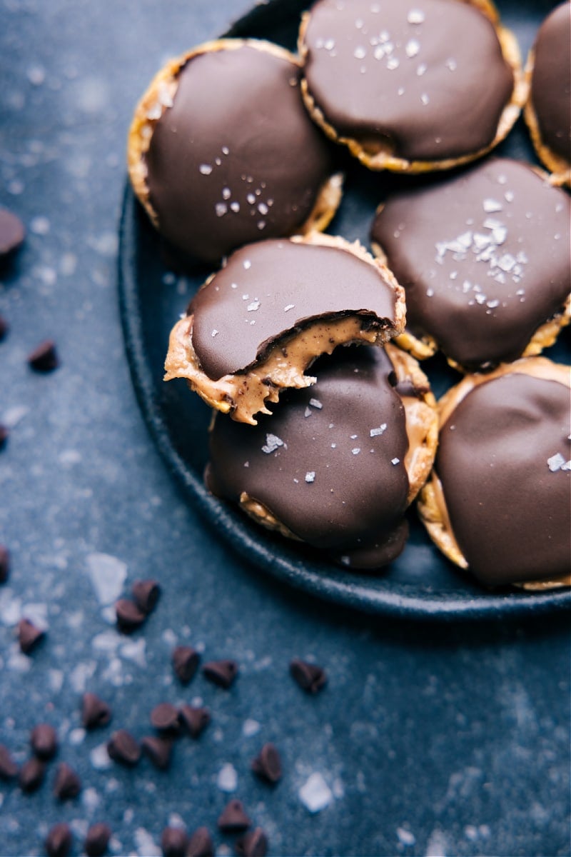 Overhead image of Rice Cakes With Peanut Butter