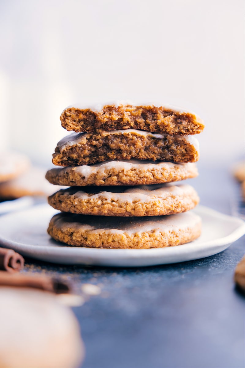 Image of the Pumpkin Oatmeal Cookies on a plate