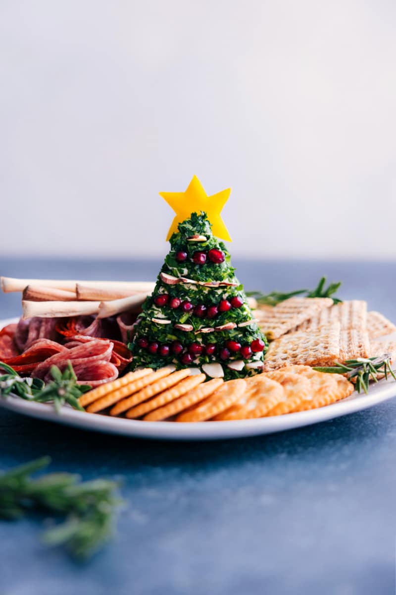 Image of the Christmas Cheeseball on a plate