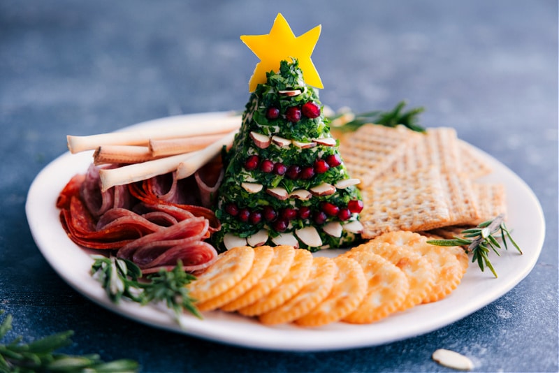 Image of the christmas tree snack plate ready to be enjoyed