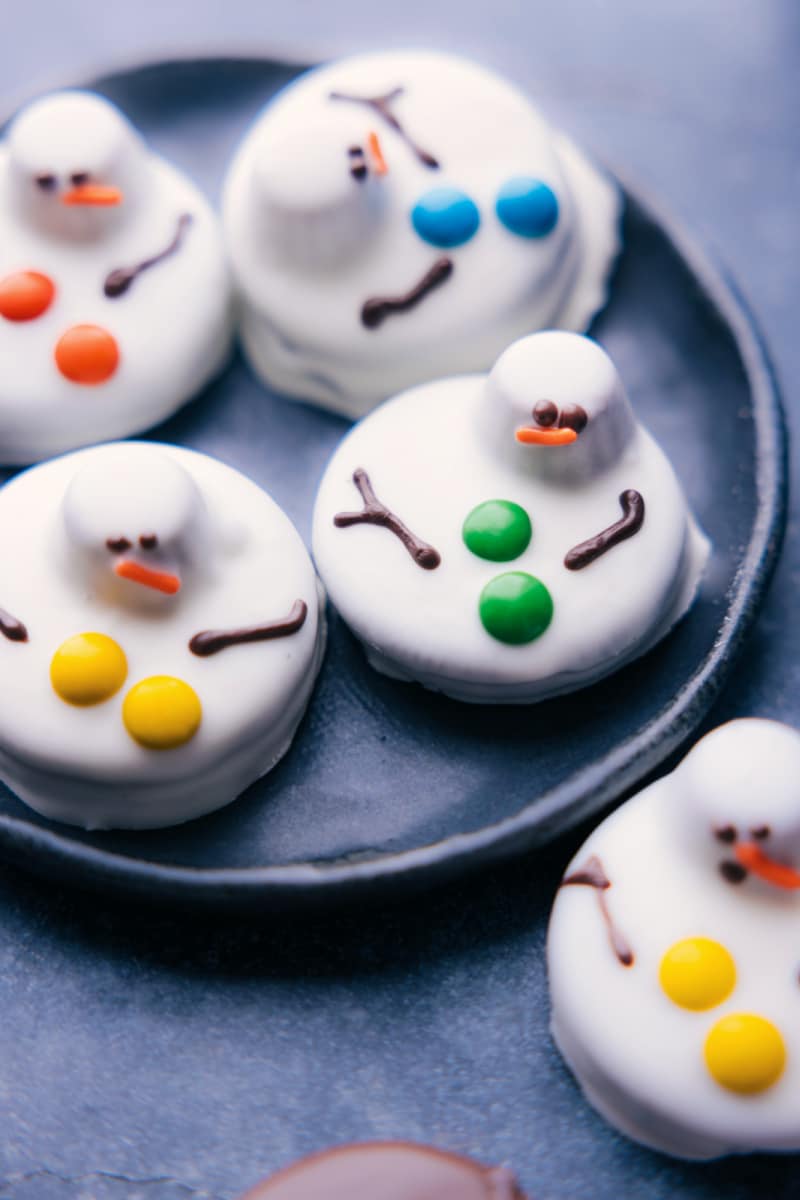 Overhead image of the snowman Christmas Oreos