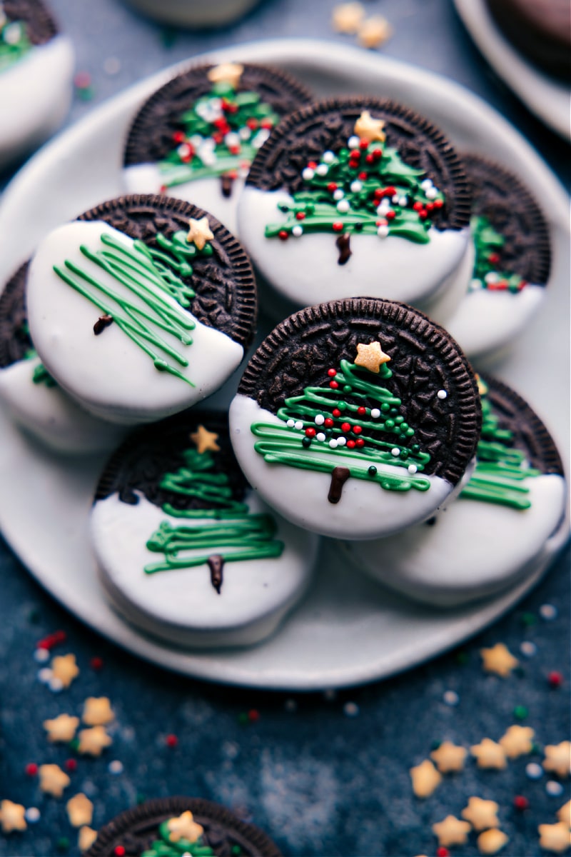 Overhead image of the Christmas Oreos