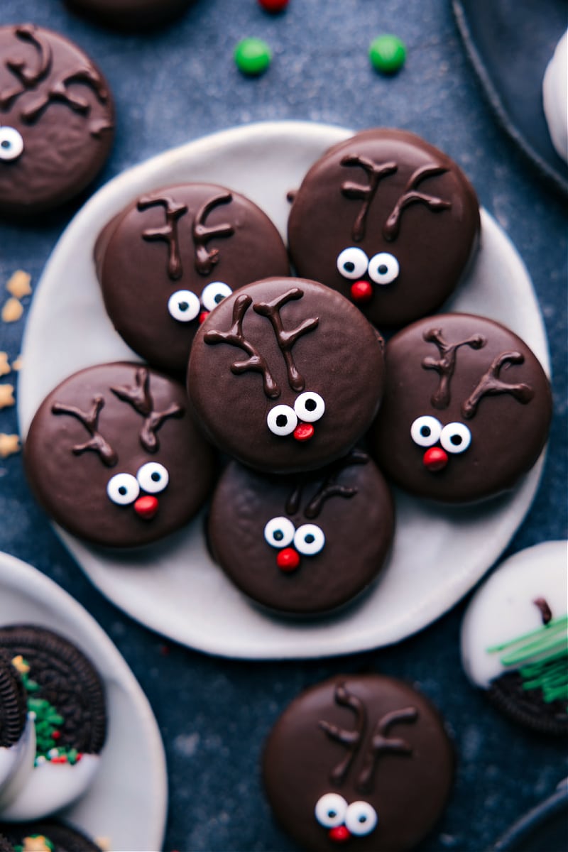 Overhead image of the christmas Oreos--reindeer version