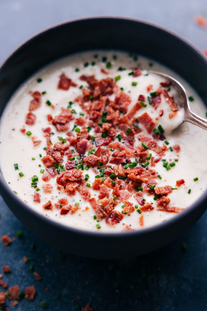 Image of the cauliflower soup recipe ready to be enjoyed