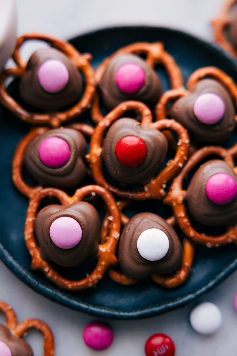 A plate full of Valentine's Pretzels