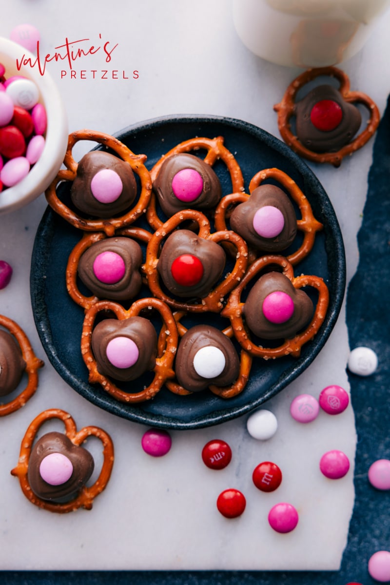 Valentine's Day is just around the corner, and what better way to show your love than with some homemade treats? These simple Valentine's Pretzels are not only delicious but also make a great edible gift. Recipe via ChelseasMessyApron.com #valentines #chocolate #pretzels #doves #m&ms #easy #treats