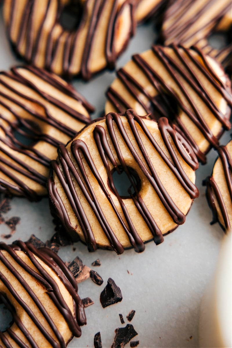 Up-close overhead image of the cookies ready to be enjoyed