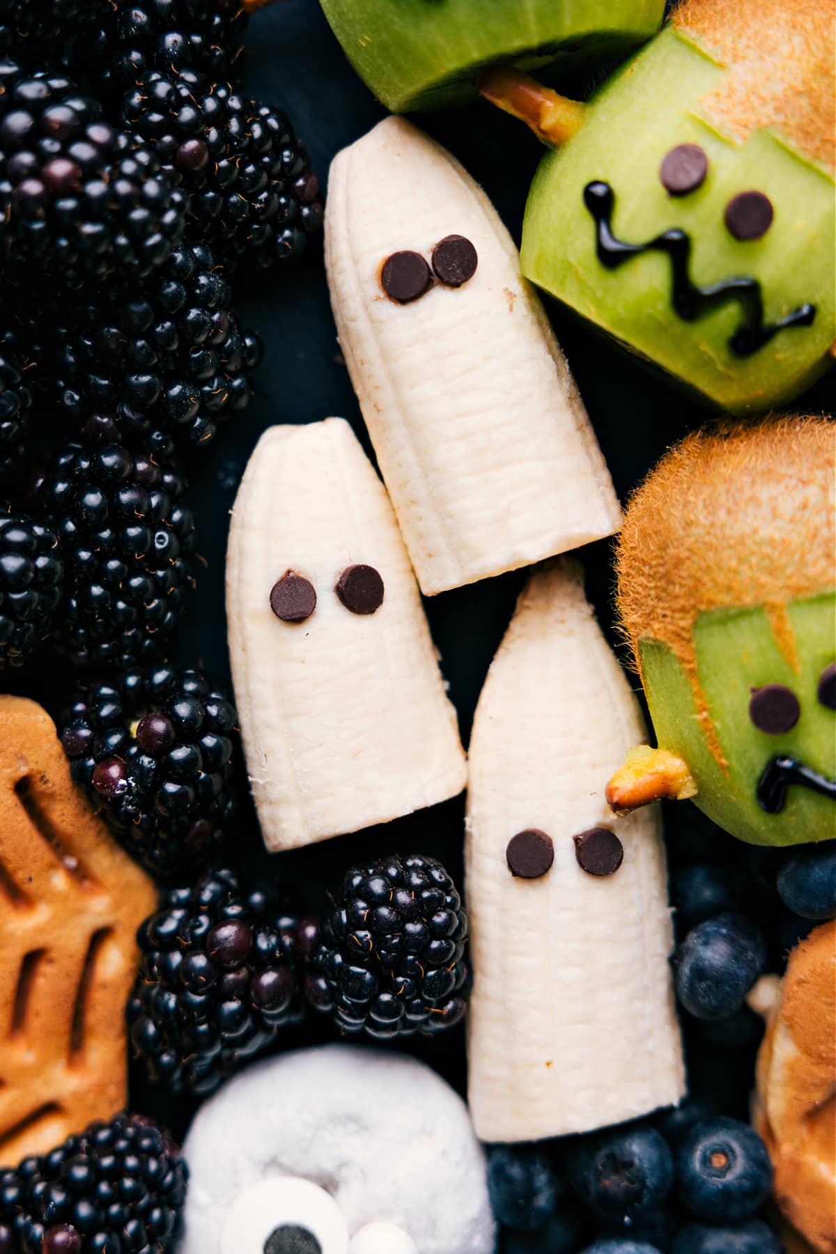 Banana Ghost, a creative Halloween breakfast idea, displayed on a tray.