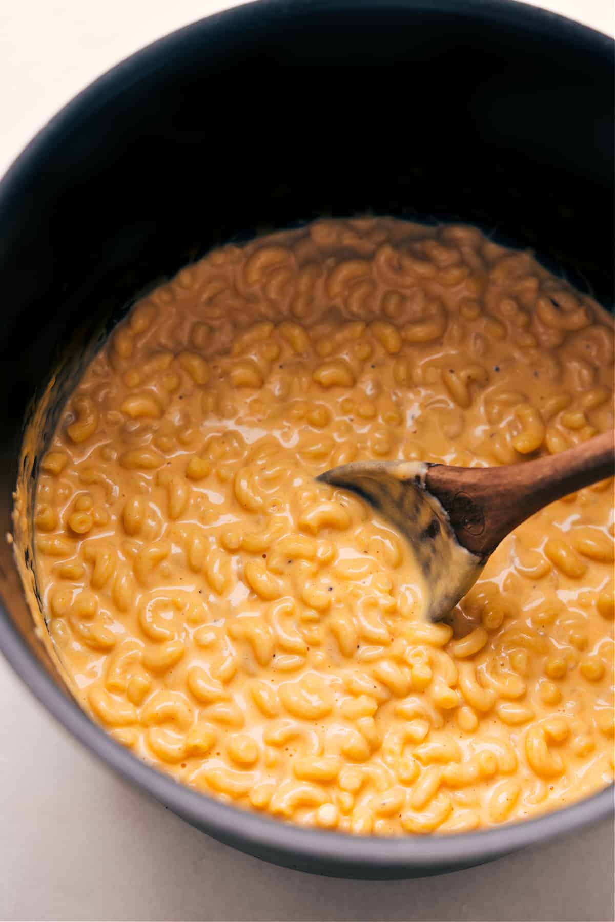 The easy mac and cheese in the pot.